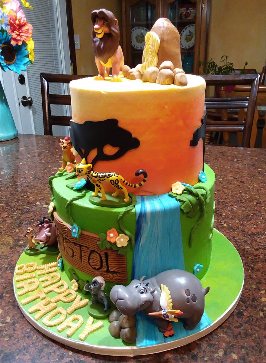 BrookeLeigh1121's tweet photo. Another fun Friday night cake project
#LionKing #TheLionGuard
#CakerLife https://t.co/oPYKWMtS4E