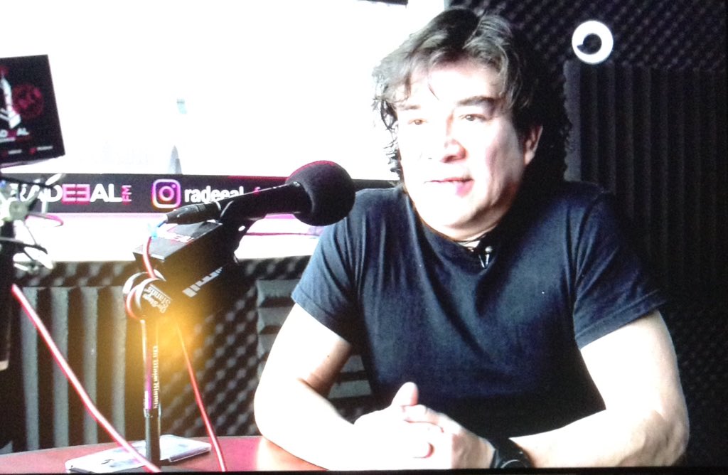 lafontainetouch's tweet photo. Qué gran honor aparecer al lado de grandes como mi amada @LunaOlivia , el querido @bravoxelrock ,los respetados expertos  #Jinete, #Chelico y #AlbertoZuñiga en el EMCO de @lazorratex63 en @centralonce https://t.co/pJ8PnJ8bPQ