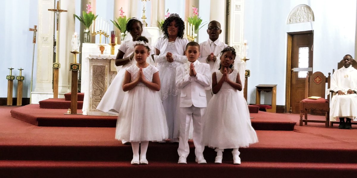 MissSheehan1987's tweet photo. SJP2 MATTAPAN had 6 students making their First Holy Communion! What a blessing it was to prepare them! Thank you Fr. Gustave! @Sjpadmissions @CardinalSean @kate_brandley @kaldrid02806820 @RCABKMEARS @CCatholicSchool @CathEdToday @CSOboston https://t.co/Ui6HFm7eMC