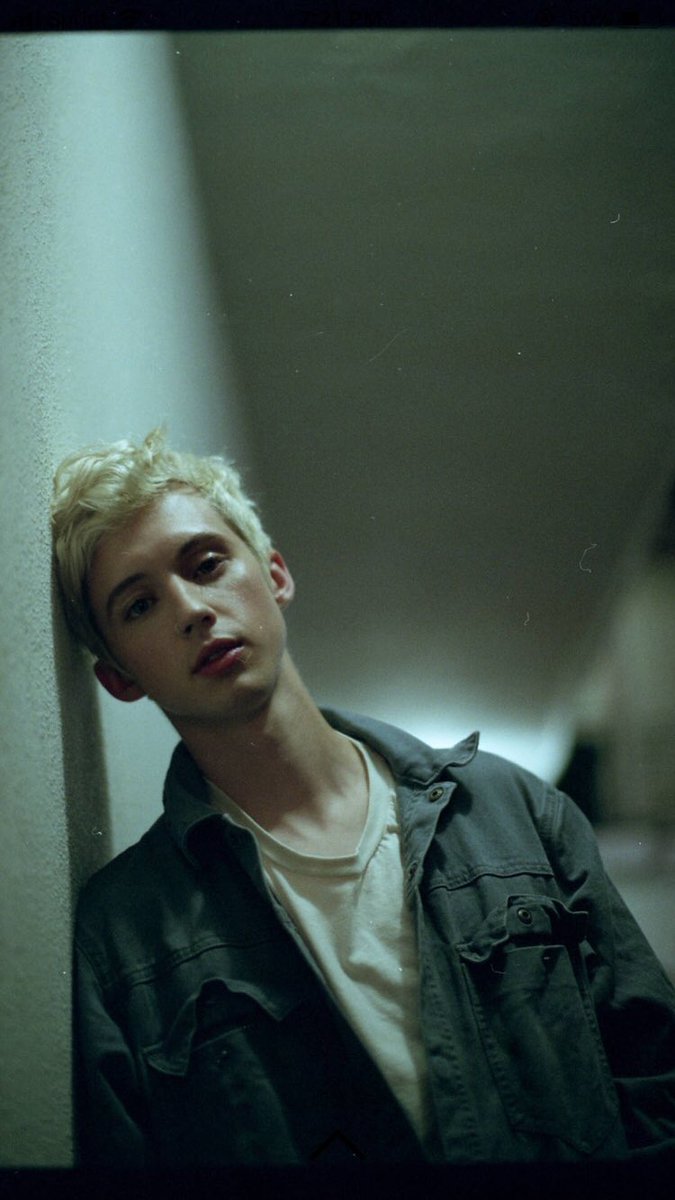 TroyeSivanNET's tweet photo. #Bloom 🌺 Behind The Scenes photos (1/2) https://t.co/RlCZGk6zlC