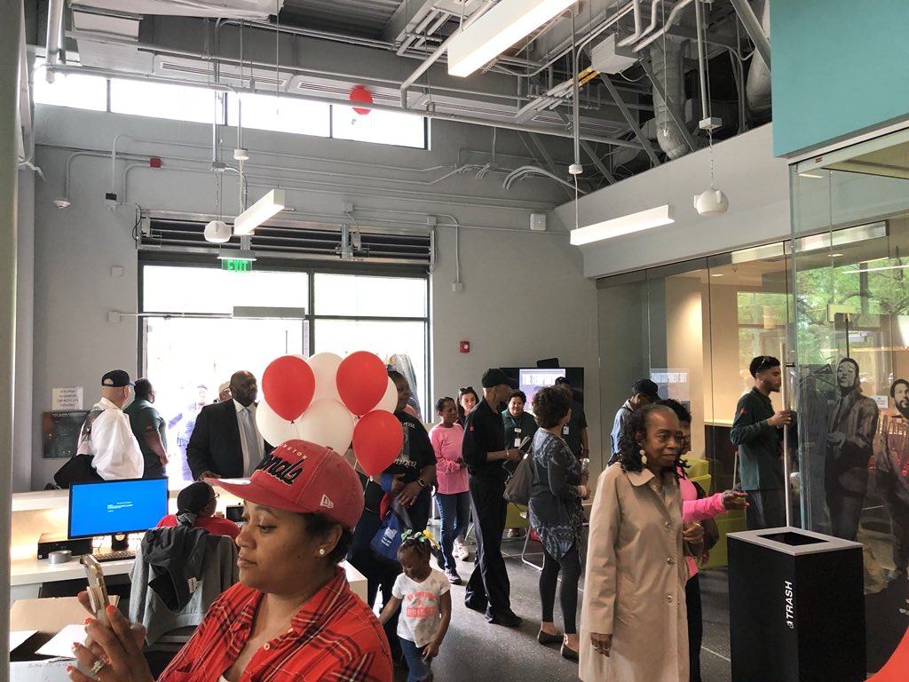 DCDPR's tweet photo. Marvin Gaye Rec Center is officially open! #MarvinGayeDay #Ward7 @MayorBowser @VinceGrayWard7 @DCDGS DPR #MarvinGaye Family https://t.co/wW3bfB4dVR