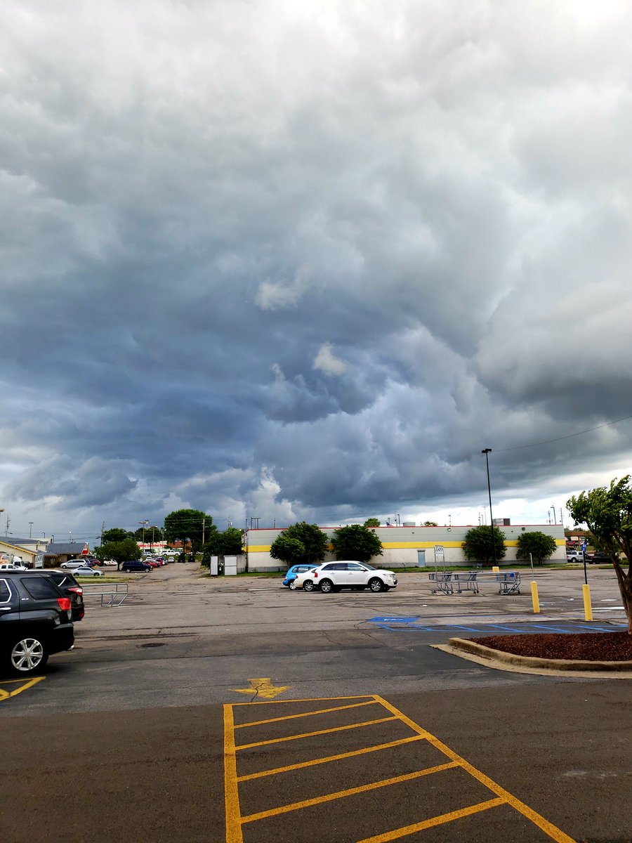 barnett5152's tweet photo. The clouds look pretty cool in front of Joann's in Tupelo @WTVAmatt https://t.co/1P8MPeqInD