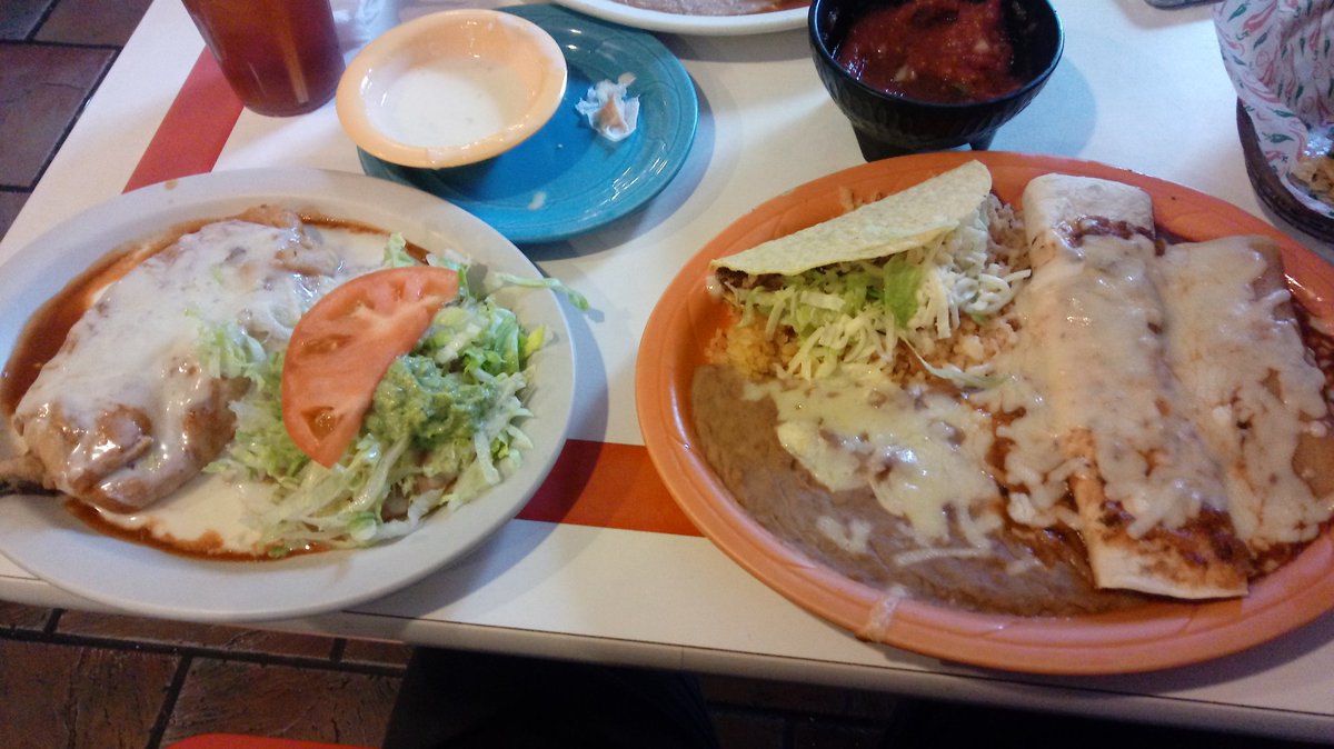 IceCandy1's tweet photo. This is my 'el rico' order from the restaurant. Yummy! And only $12.99! https://t.co/jwa4odDSgc