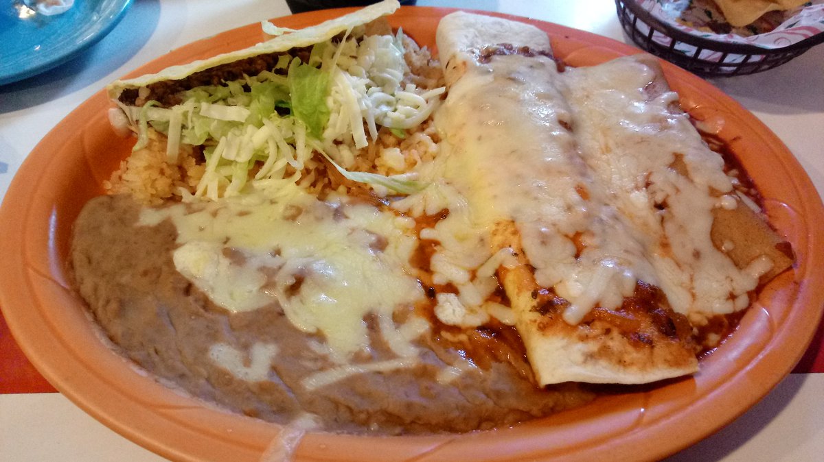 IceCandy1's tweet photo. This is my 'el rico' order from the restaurant. Yummy! And only $12.99! https://t.co/jwa4odDSgc