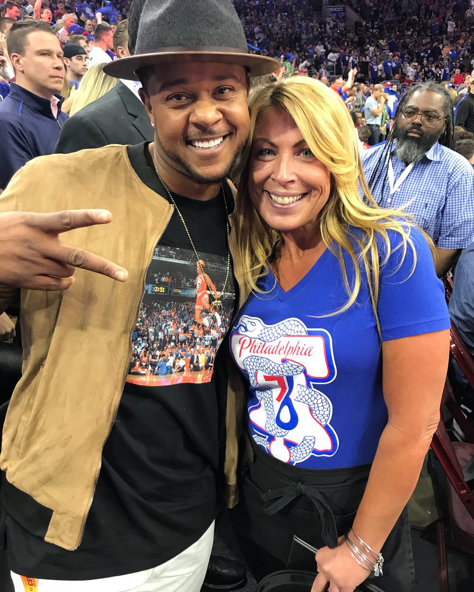 jamiecurro's tweet photo. “HELL YEEEEEEAAAHHHH, I’M A DONOVAN!!!” @iam_POOCHHALL @SHO_RayDonovan @sixers ♥️🥊🏀 https://t.co/6f2Ti0M67b