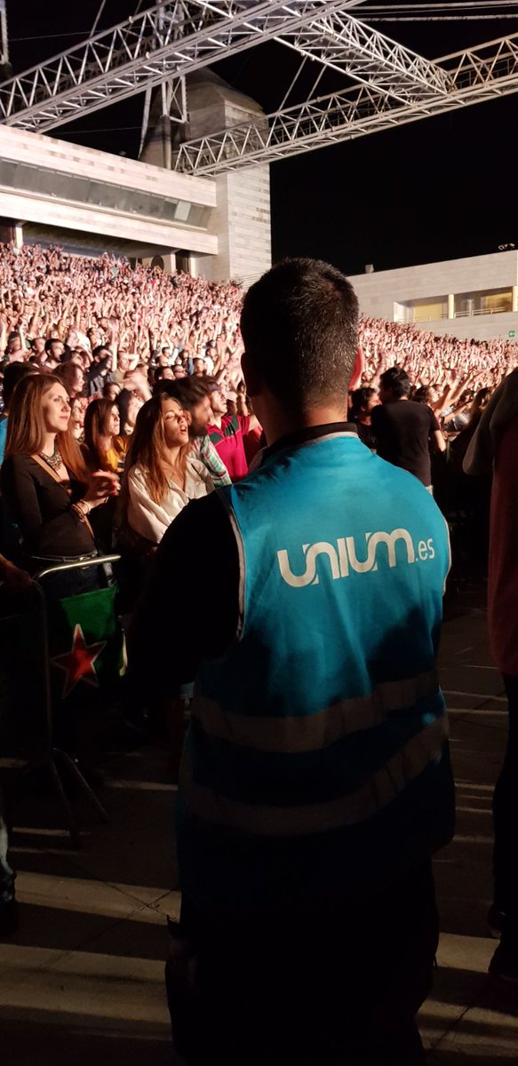 UniumServicios's tweet photo. Gracias a todos los que habeis hecho posible que haya sido una noche espectacular en el concierto de @vetustamorla en el @AudRocioJurado #sevilla
@Riffmusic @LiveClippers @TCMAudiovision #equipounium
Y a todos los asistentes por facilitar nuestro trabajo
GRACIAS https://t.co/RigtSFa9WR