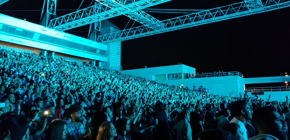 UniumServicios's tweet photo. Gracias a todos los que habeis hecho posible que haya sido una noche espectacular en el concierto de @vetustamorla en el @AudRocioJurado #sevilla
@Riffmusic @LiveClippers @TCMAudiovision #equipounium
Y a todos los asistentes por facilitar nuestro trabajo
GRACIAS https://t.co/RigtSFa9WR