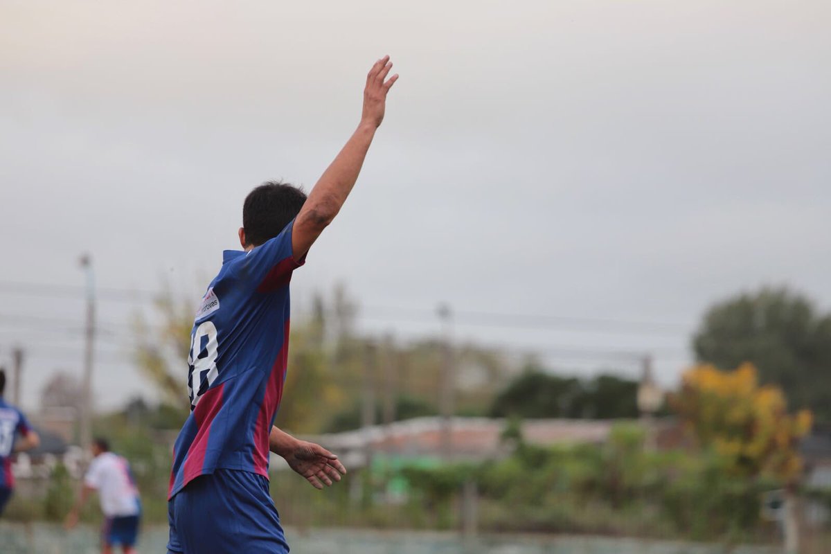 EpicoFilms's tweet photo. Hoy se disputó la Copa Chito Zas en el Estadio Parque Salus, entre @HURACANDELPASO y @SalusFC Conmemorando también los 90 años del club Salus. 

Estamos a muy pocos días del comienzo del campeonato!! Seguí esta historia por Camino a un sueño. 
@CAUS_URUGUAY https://t.co/QgfID8BfeB