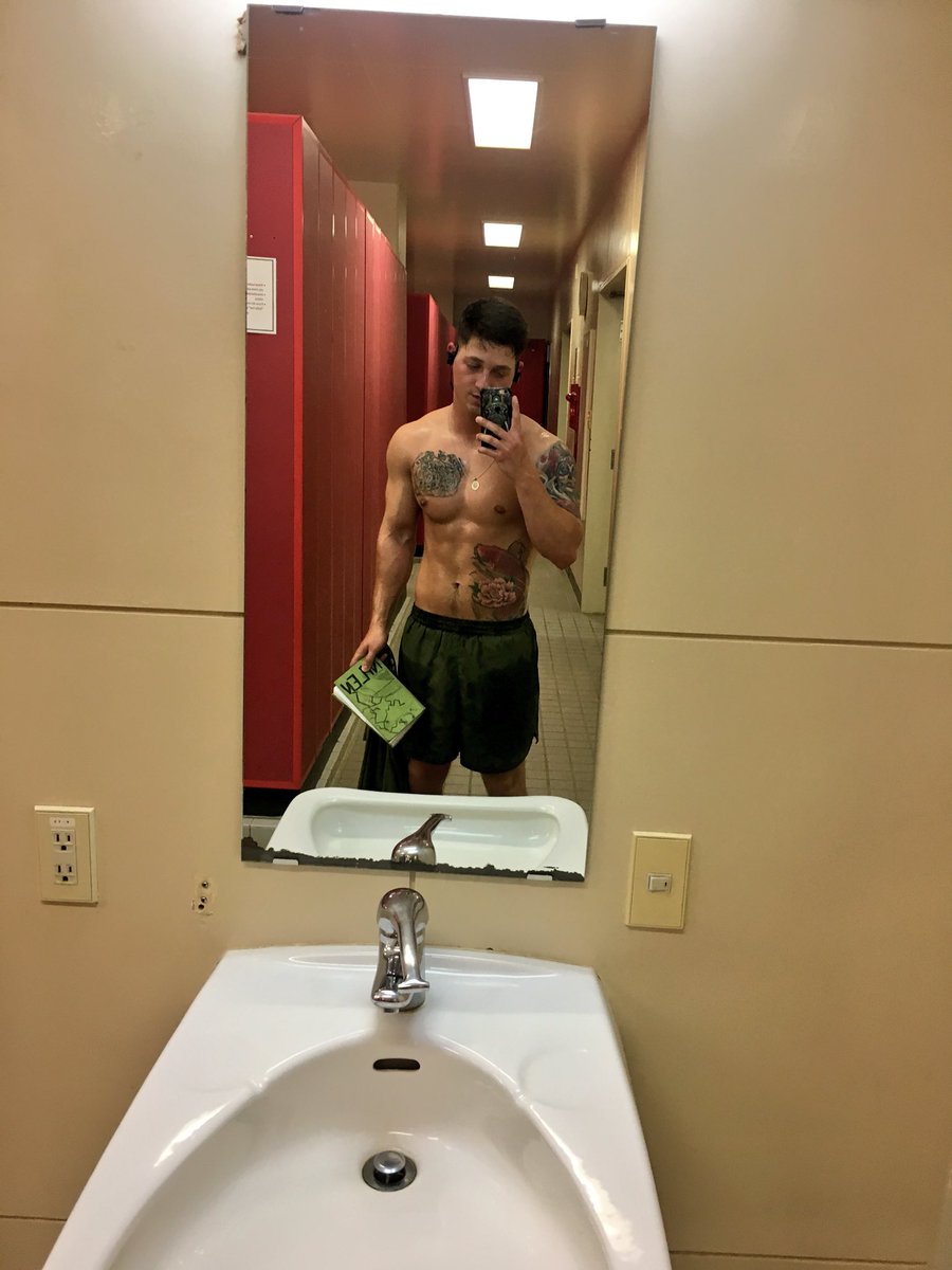 brananaz's tweet photo. Still trying to improve, but I’m getting close to my goal . 🍜🥒 https://t.co/8HCTqz9svg