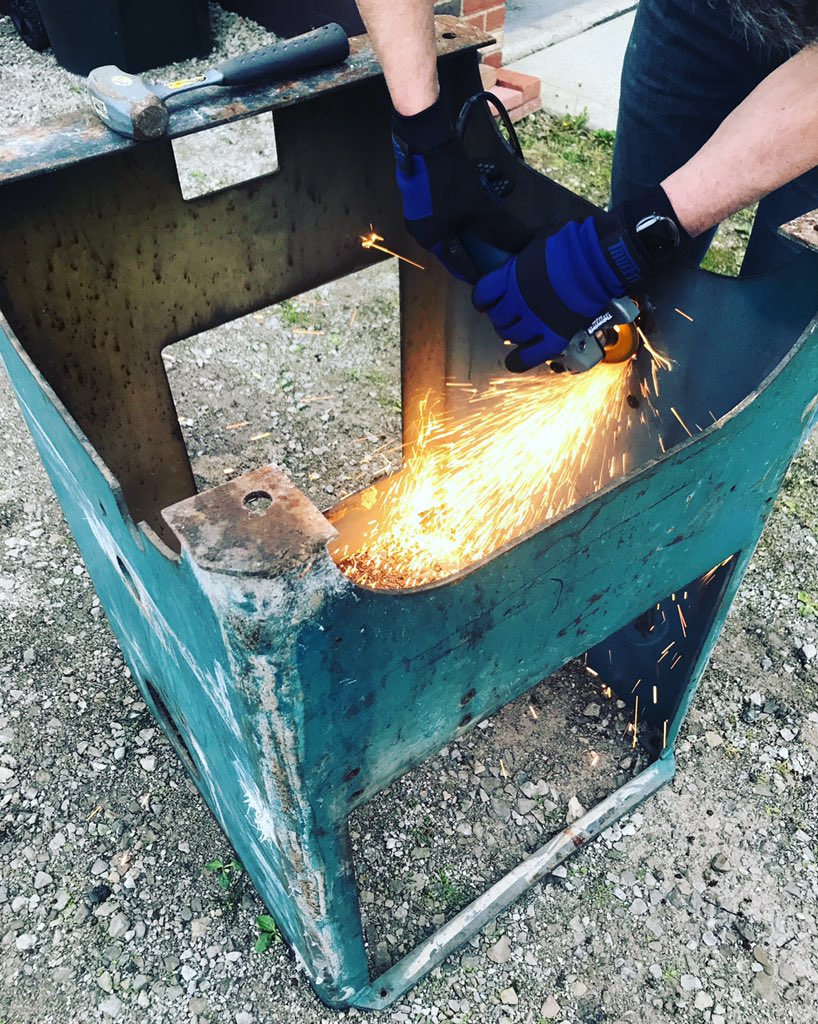 form5prosthetic's tweet photo. Making progress on our plastic shredder👍🏽💪🏽💥
#Steel #Sparks #Shredder #Granulator #Form5Filament♻️ #Recycle #Plastics #Filament #3DPrinting #AdditiveManufacturing #Engineering #PreciousPlastics https://t.co/cD8Xye0uKl