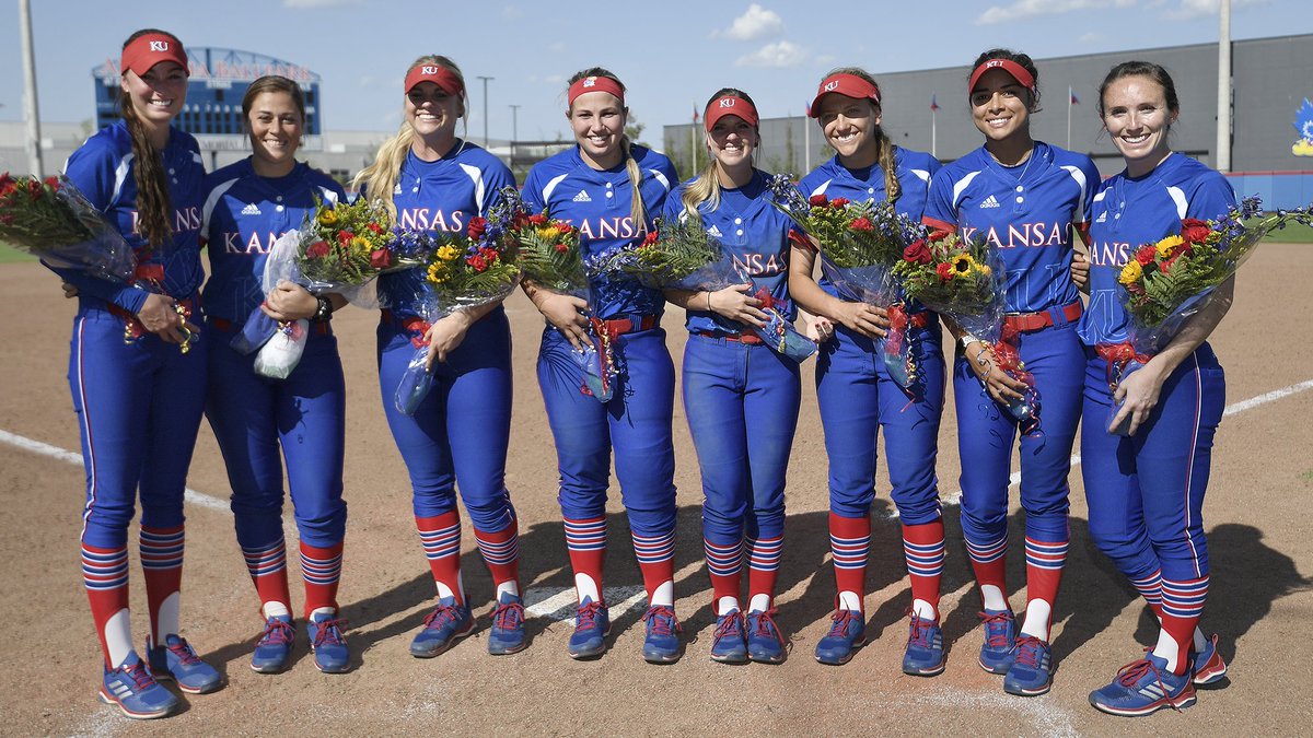 KUSoftball's tweet photo. ❤️ 💙 #KUsoftball https://t.co/4RiVGkzBOj
