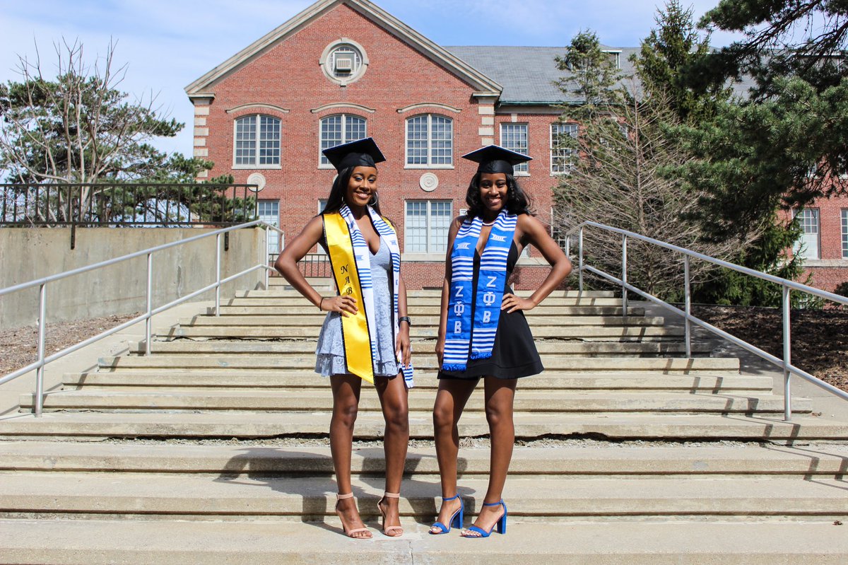 lovee_kellz's tweet photo. Sister, sister! So glad to finish undergrad with ya! #FINERtingz #realsisterZ #GradSZN @Lovee_Kenn 😘💙🕊 https://t.co/dzR2EQuI0w