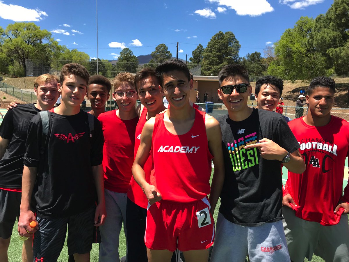 AdamKedge's tweet photo. #GetInThePic … sharing in the glory of qualifying for state! https://t.co/pkOOHFgPPj