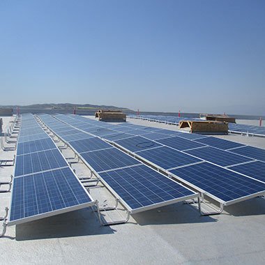 Commercial Solar in Corona, CA vahaenergy.com/commercial-sol…