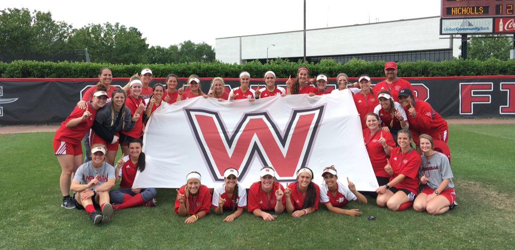 SoftballIncJS's tweet photo. Ladies and gentlemen, your 2️⃣0️⃣1️⃣8️⃣ Southland Conference Regular Season Champions #geauxcolonels #RespectTheGrind https://t.co/ISFCE6nsoY