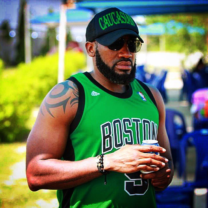 elaobla's tweet photo. BOSTON STRONG!! 💪🏾💪🏾 🍀🍀BRAD STEVENS YOU GENIUS!!! #NBAPlayoffs2018 #BostonCeltics #bradstevens #bostonstrong #goingforthesweep https://t.co/l4UVLwG8R6