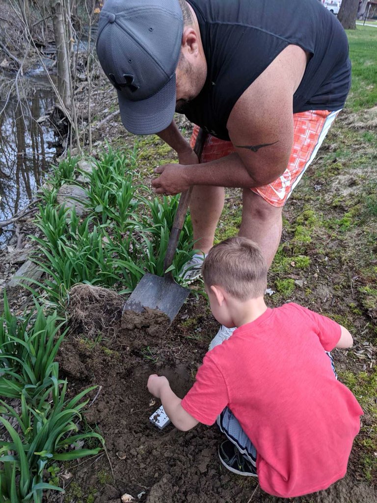 devin_petit's tweet photo. My cousin’s son (5 years old) lost his beloved fish #RIPBluey https://t.co/Py0nXvncTd