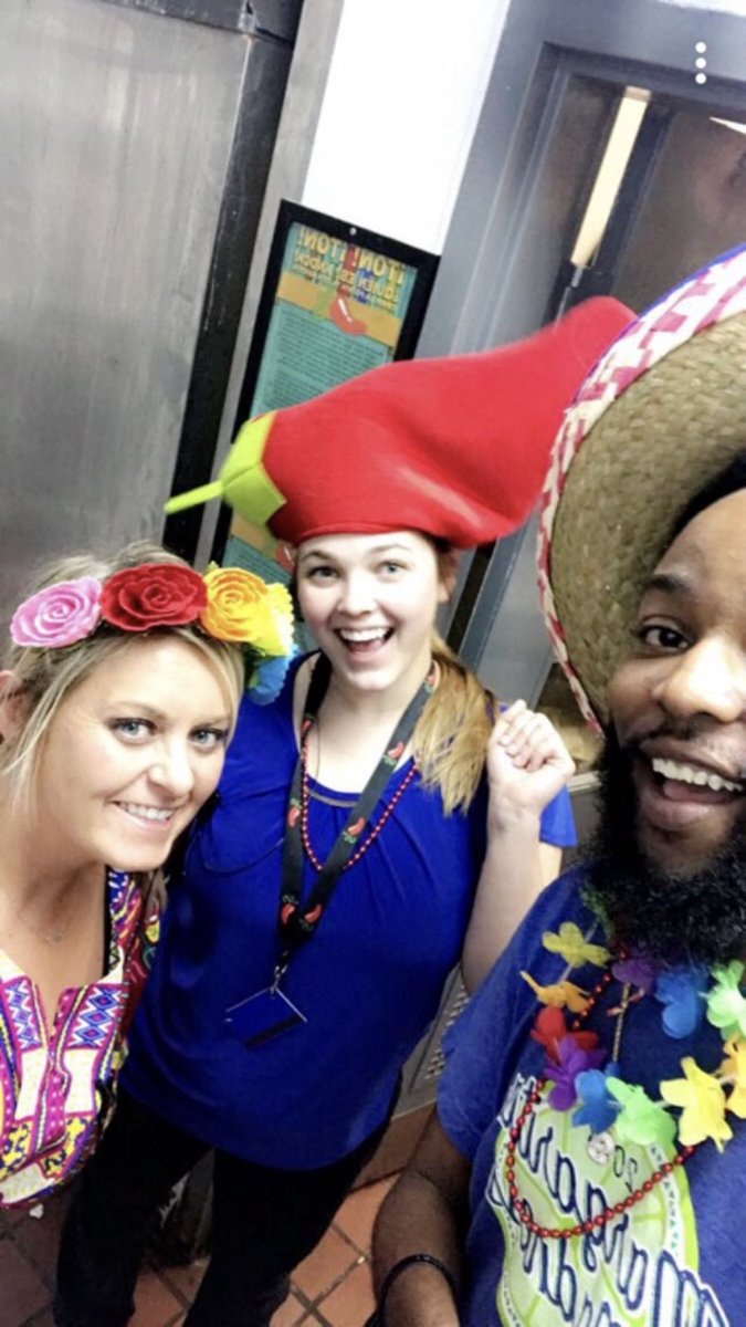 amberolman_'s tweet photo. Showing our guests some #chilislove on this great Cinco de Mayo!!!! #itsapartyitsaparty https://t.co/Kn3YE3FUz1
