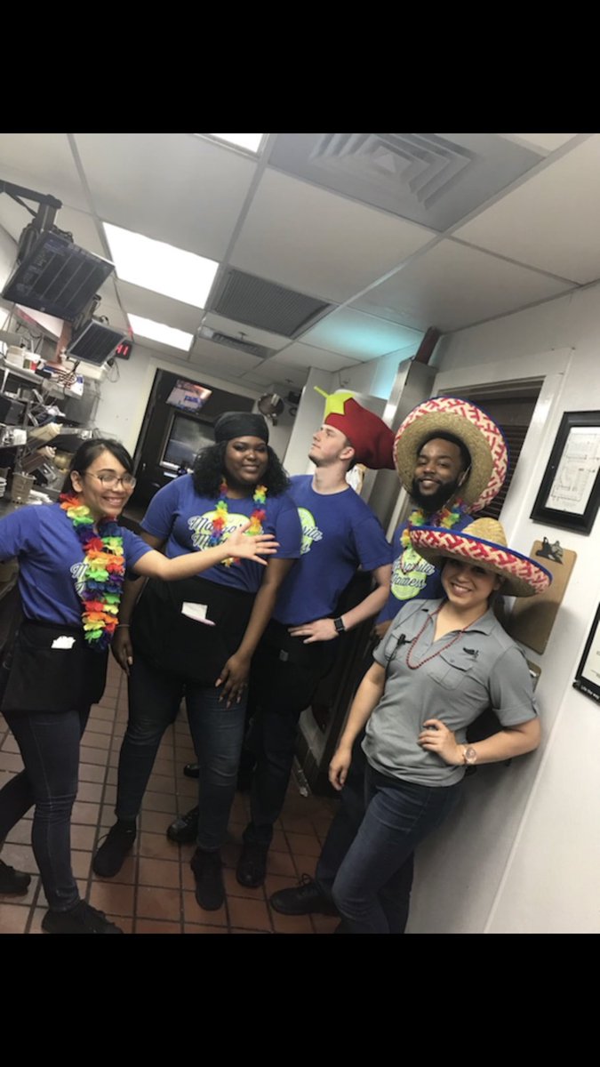 amberolman_'s tweet photo. Showing our guests some #chilislove on this great Cinco de Mayo!!!! #itsapartyitsaparty https://t.co/Kn3YE3FUz1