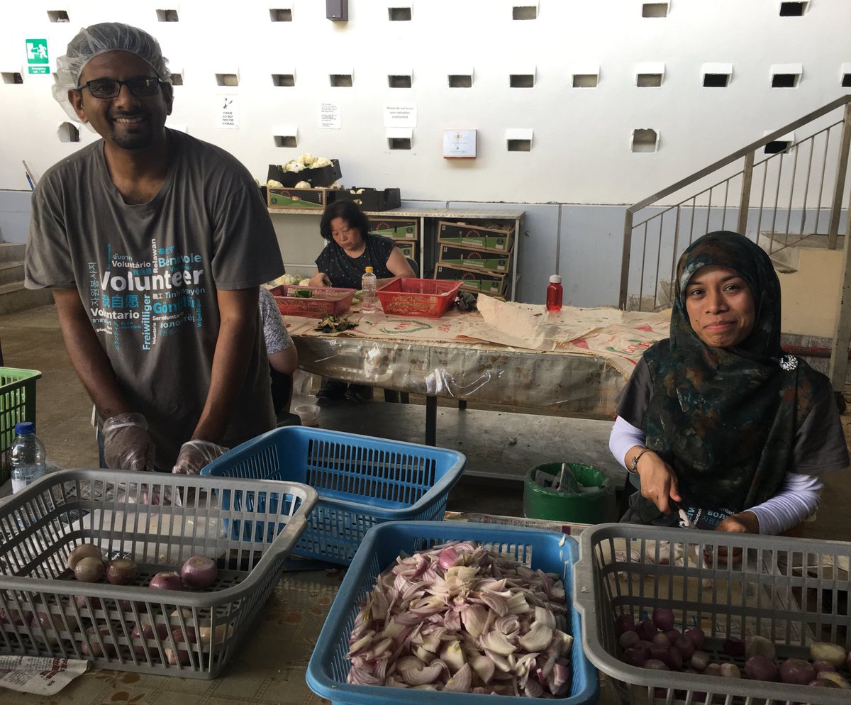rasika_thapa's tweet image. #Volunteers from #Singapore @mercer team helping out at the soup kitchen #MercerCares @lifeatmercer #merceractive