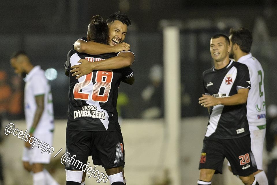 fimdejogo's tweet photo. Noite pra torcida respirar. #VASxAMG #Vasco https://t.co/0U0ntzQqJp