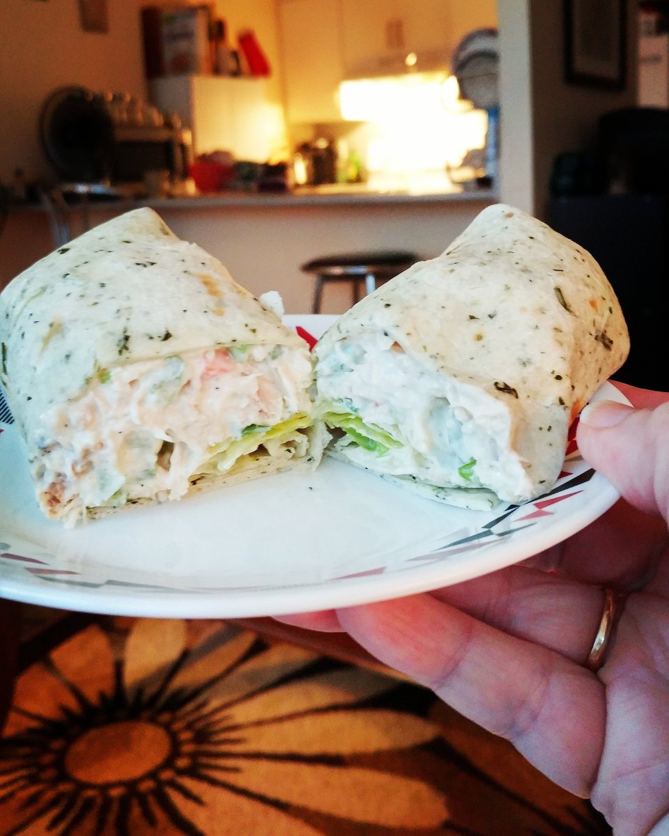 EE_Laura's tweet photo. A light dinner. Chicken salad. Yummy! ๐ฏ
.
#WhatsForDinner #EatingHealthy #Homemade #9sp #BecauseImWorthIt #BeyondTheScale #SmartPoints #ReturnTo30 #RT30 #iTrackbites #HealthyNotBoring #FoodPorn #Foodie #FoodPhotography #PictureThis #Click #LaurasKitchen #BonAppetit ๐ด https://t.co/Q8jtPqDTE9