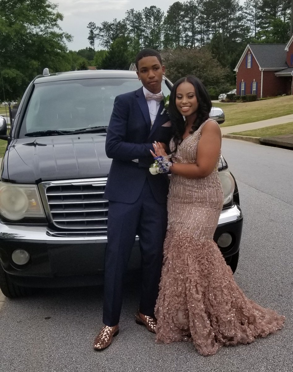 RossTucker2018's tweet photo. PROM 2K18🕺🏾#HHS #Sen18r https://t.co/LAip7XhL6c