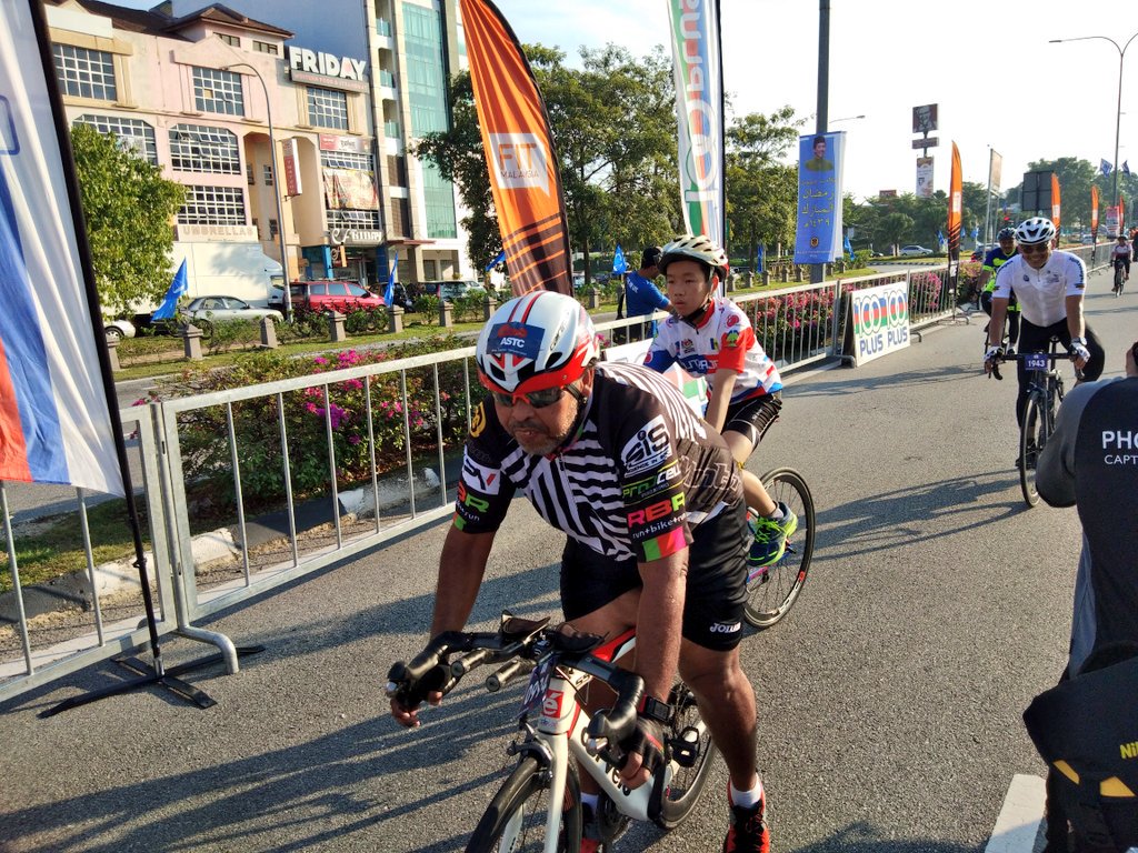 KBSMalaysia's tweet photo. Hebat dan bertenaga ! Tak kira umur, bangsa dan jantina, semuanya ingin mengamalkan hidup sihat..Get your rewards guys!
Salute !
#FitMalaysia
#FitNegeriSembilan
#GetFit
#FitMalaysia https://t.co/h6n0ysY4pe