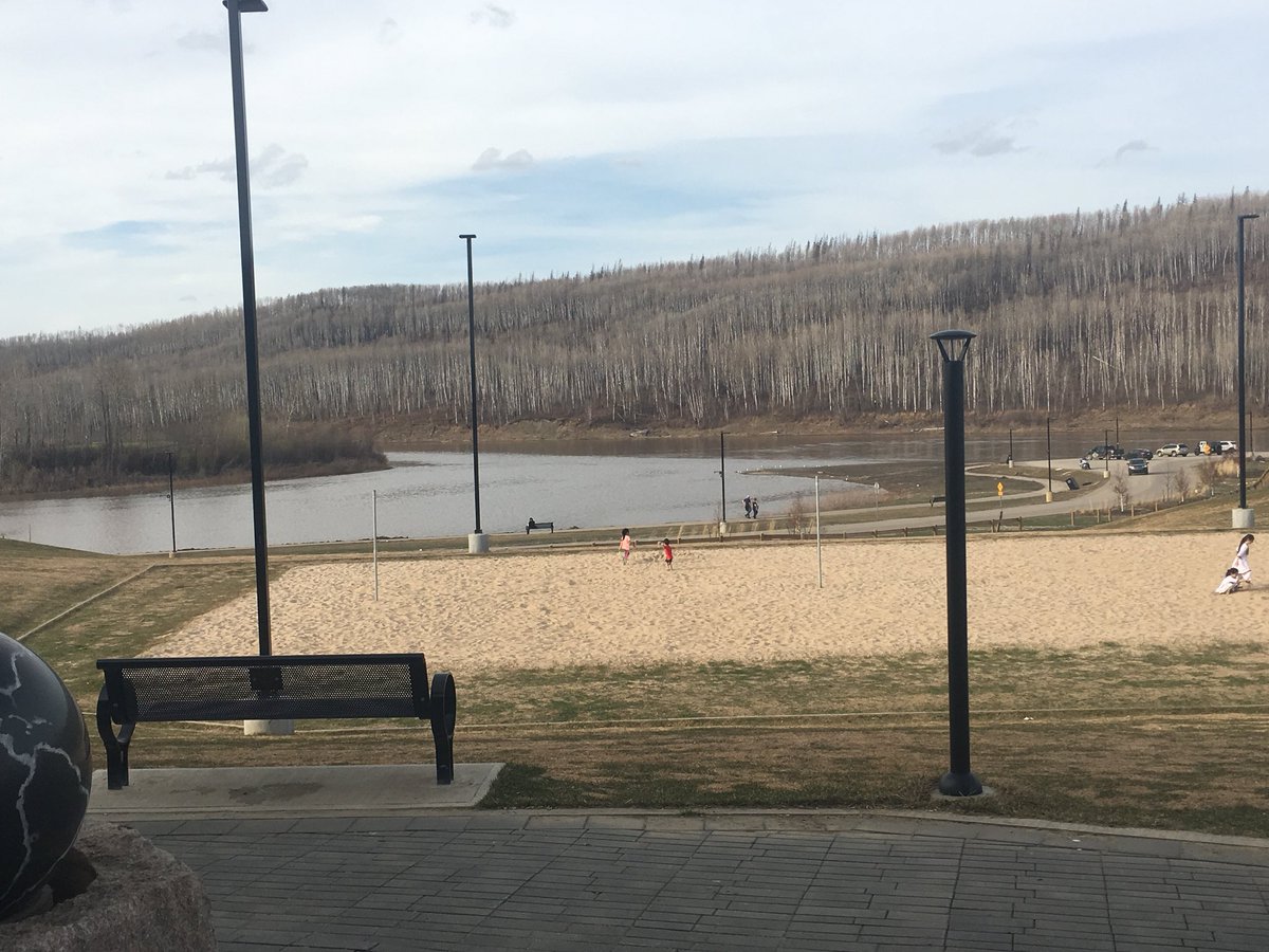 SheldonGermain's tweet photo. Great Night to be at Surekha’s On the Snye #ymm #waterfront #watersking https://t.co/b1Gv6QQOHl