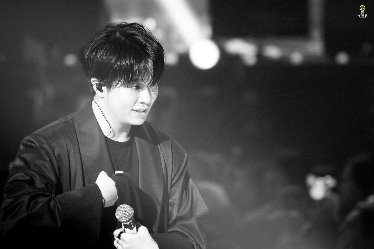 youngjaelight's tweet photo. 180505 GOT7 2018 WORLD TOUR ‘EYES ON YOU’ 
오늘도 멋있는 널 볼 수 있어서 나에겐 참 큰 행운이야♥
#GOT7 #갓세븐 #YOUNGJAE #영재 https://t.co/rbpXHbgjUF