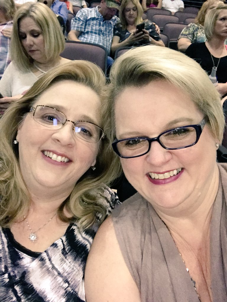 debsmarr's tweet photo. Big and Rich time with the sister. #choctawgrandtheatre https://t.co/61tqiYbj7t
