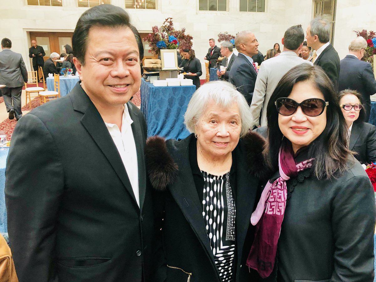 rickquanABC7's tweet photo. With Mayor Ed Lee’s mother and his widow Anita. There was a private unveiling of Mayor Lee’s photo this morning. https://t.co/hnSXaPvktt