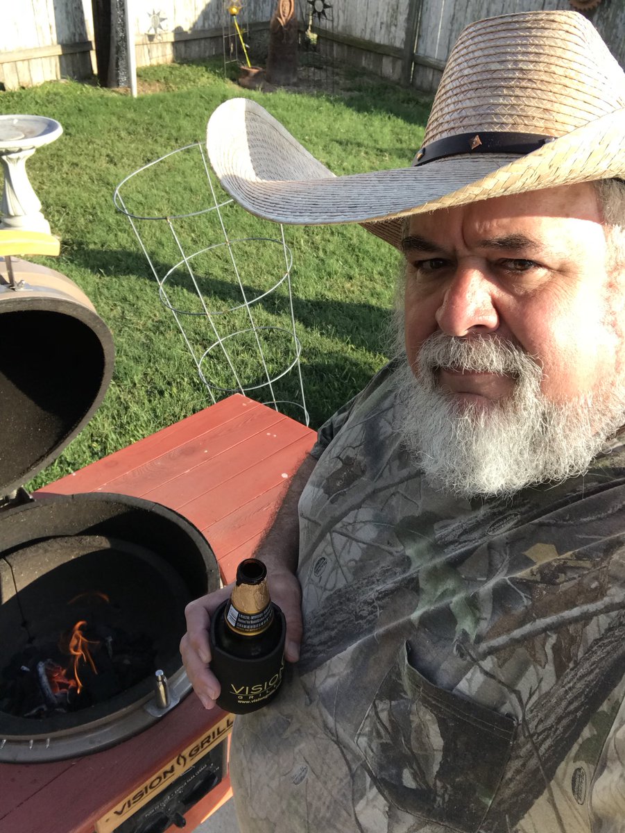 slonaker's tweet photo. ยกFeliz #CincoDeMayo amigos! Hot fire and cold #cerveza! Chicken fajitas goinโ on the #VisionGrill. @VisionGrills #Kamado #Grilling @NegraModeloUSA https://t.co/tFKTcqY3AC