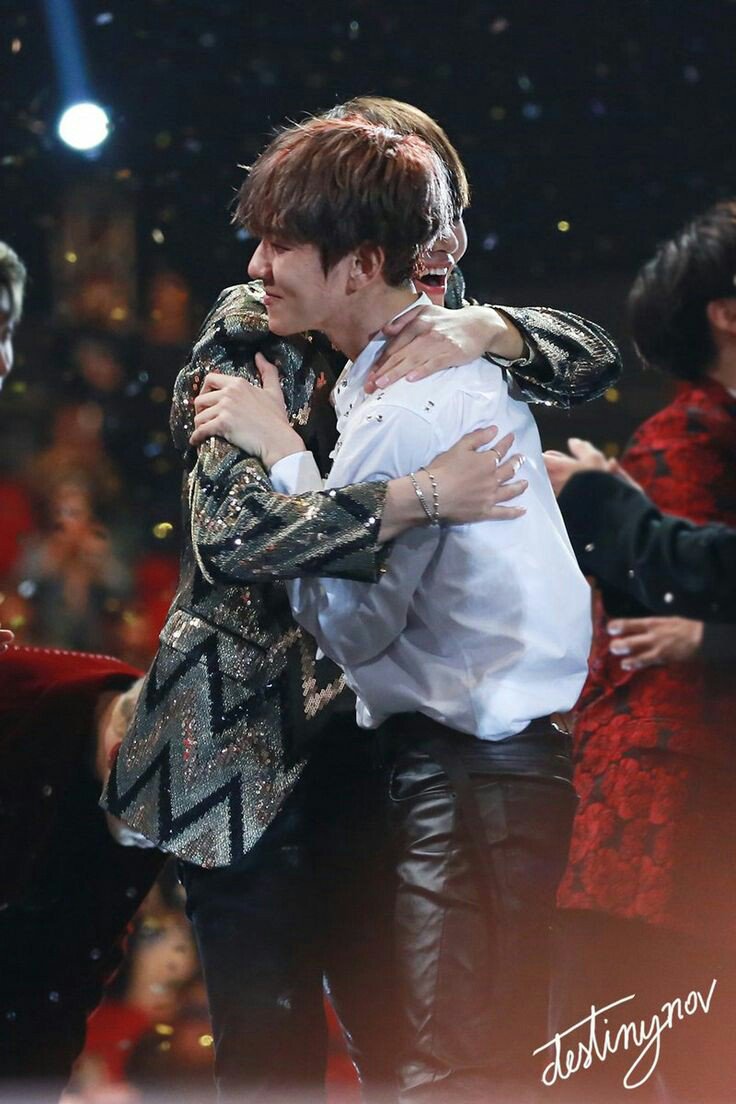 MaiMaiTea2k5's tweet photo. #BTSEXO friendship forever #HappBaekHyunDay 💕 https://t.co/HupkcifHy4