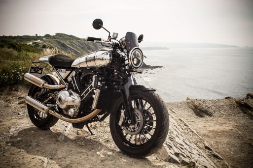 Accela バイク記事紹介 ブラフ シューペリアss100の試乗レビュー 先程ツイートした伝説のバイクをリメイク 乾燥重量は181kgに 1hpのエンジンで レーサーーのようにシャープではないけど とても速いストリートバイク ああ これは美しい