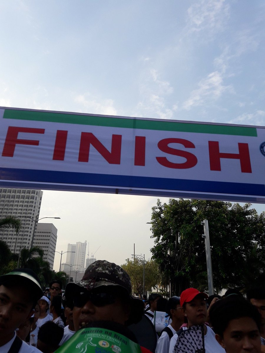 HeidiHvmismanos's tweet photo. finish line na sina nanay &amp; tatay yey! #INCwalktofightpoverty https://t.co/sYeLvX4Eop