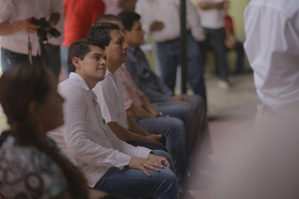 TonoIxtlahuac's tweet photo. El diálogo con los ciudadanos es prioridad en nuestra campaña. Me llena de mucho orgullo ser michoacano porque la gente es lo que hace a nuestro Estado hermoso ¡Vamos hasta la victoria! #FuerteYConFuturo https://t.co/v3nPkyFsxT