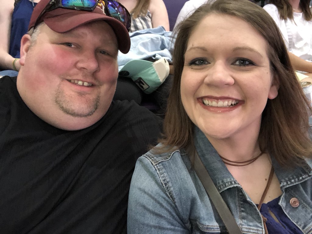 CoachOjanen's tweet photo. Enjoying @OldDominion, @ThomasRhett and @kennychesney at @usbankstadium but still no @Coach_Fleck sighting though. #RTB #SkiUMah https://t.co/BNXbYE8KL6