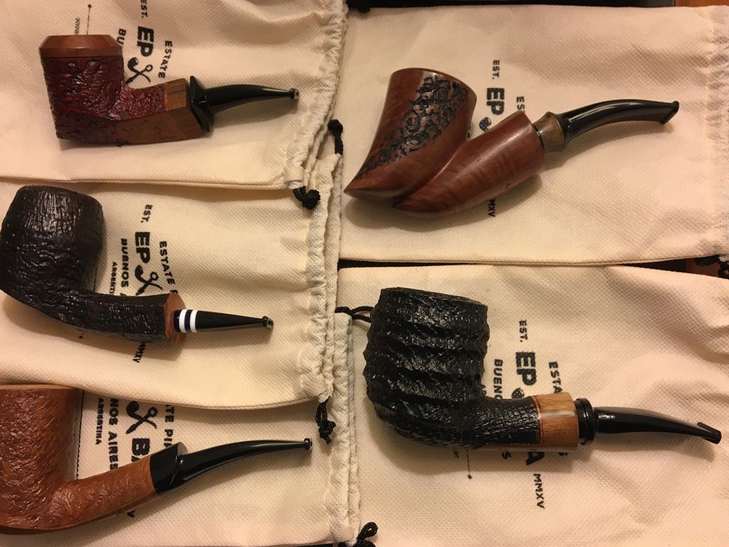 EstatePipesBA's tweet photo. Tonight at the Jambalaya Bar in #chicagopipeshow sale of estate @pipasherreria from Argentina, pass by and see them! Just these five! https://t.co/QtLxICvrJz