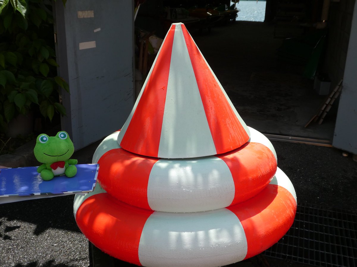 ボートレース尼崎 Na Twitteru センプル君 メンテナンス中のターンマークをみつけたよ 意外とおっきいんだね