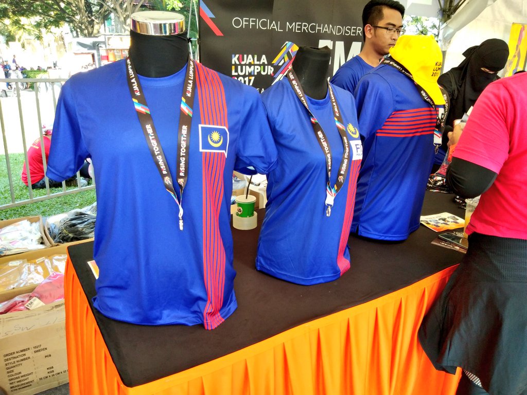 KBSMalaysia's tweet photo. Cantik tak baju ni ? Kalau berminat, anda boleh dapatkan baju #FitMalaysia ni di booth yang disediakan okay !
#FitMalaysia
#FitNegeriSembilan
#GetFit
#FitMalaysia https://t.co/VVsBzj4KyC