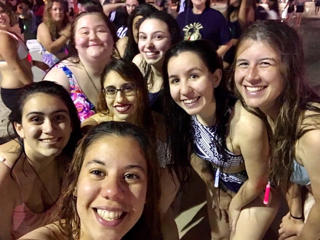 lmwalters2's tweet photo. It was so worth the all nighter I had to pull before a 6:45 am shift to stay out with these beauts 🖤 #disneyprograms #starlitsplash https://t.co/bWhEZImPEf