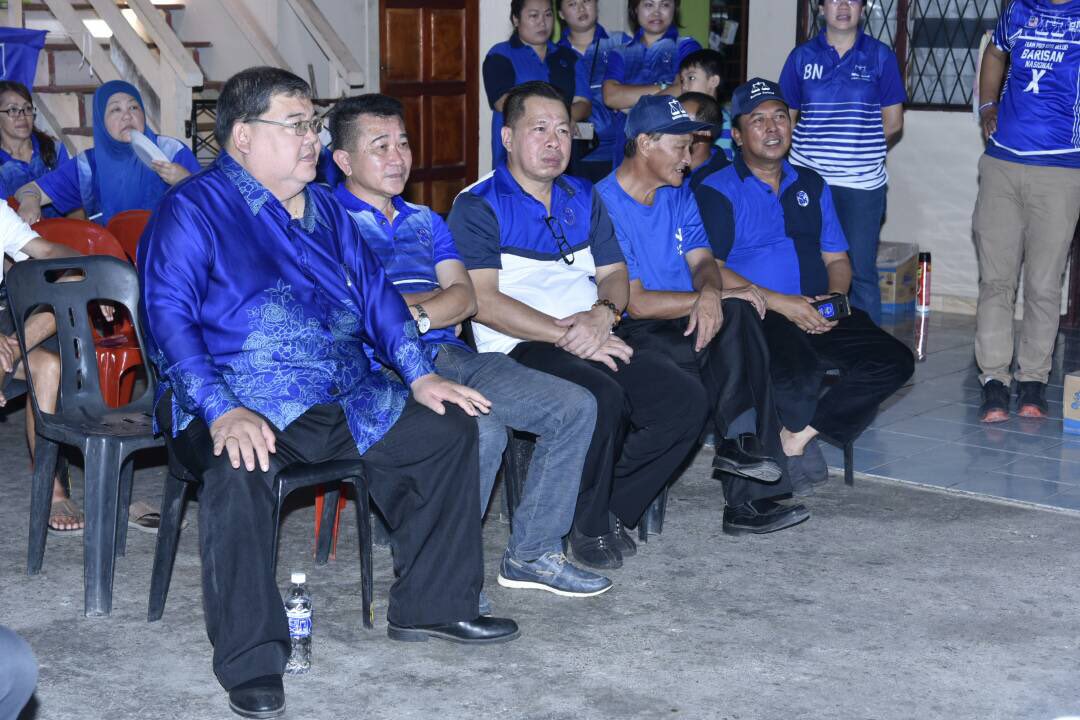 sec_press's tweet photo. Calon BN parlimen Kota Belud Datuk Seri Dr @sallehsaid bertemu dengan pemimpin &amp; masyarakat cina di Kpg Tombol, Kota Belud.

#TatapBN
#HebatkanNegaraku 
#DemiKotaBelud https://t.co/ESHoKEQFNg