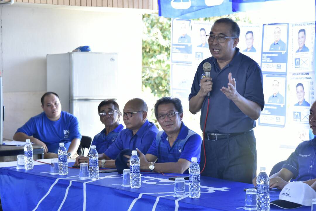sec_press's tweet photo. Calon BN parlimen Kota Belud Datuk Seri Dr @sallehsaid bertemu dengan pemimpin &amp; masyarakat cina di Kpg Tombol, Kota Belud.

#TatapBN
#HebatkanNegaraku 
#DemiKotaBelud https://t.co/ESHoKEQFNg