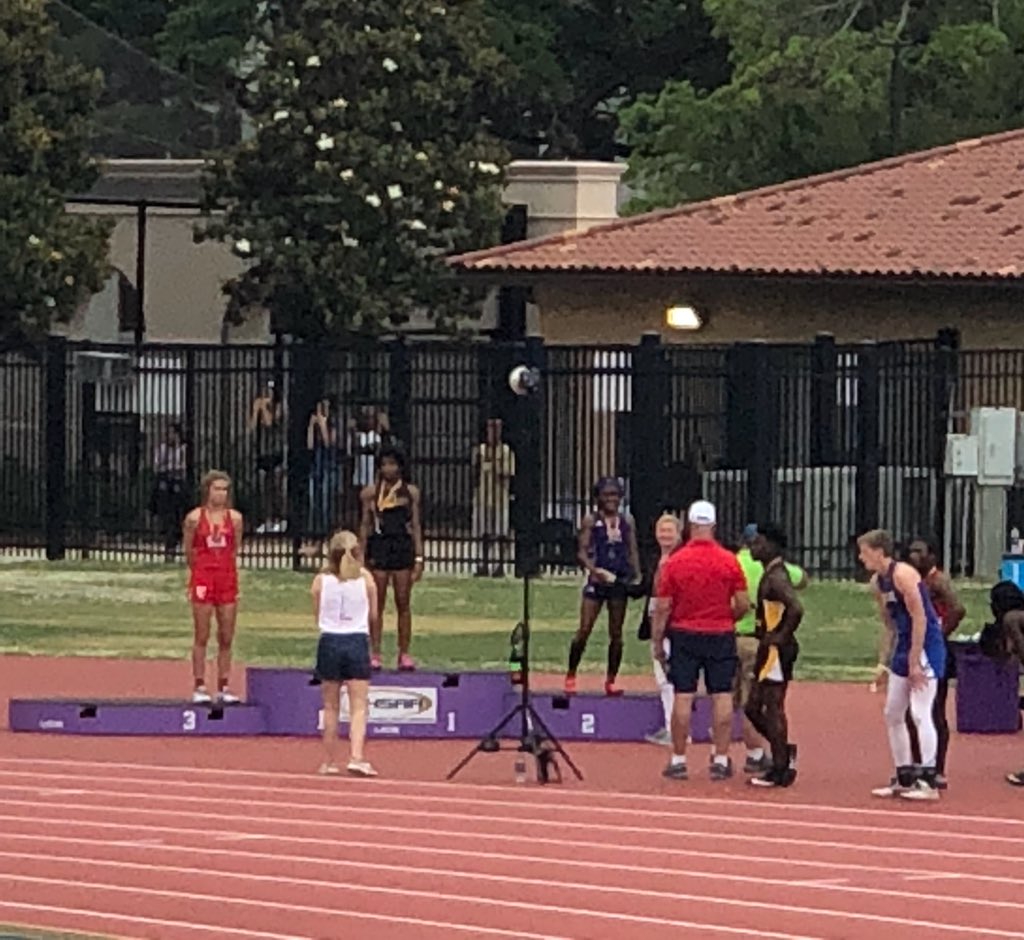 Last highschool meet😪 Didn’t finish how I wanted to finish but I’m still grateful!! S/o to my teammates, love yall❤️ State Runner-Up in 4x2, 300 hurdles, and 4x4