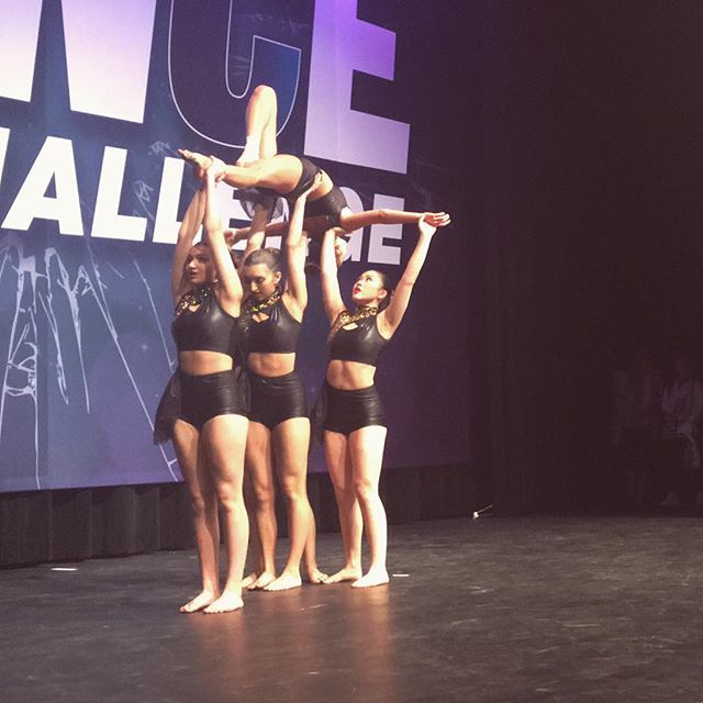 breakthrudance's tweet image. your girls always have your back 👯‍♀️💪🏻 #girlpower #lift #breakthrudancechallenge #breakthru2018 #bdc2018 #dance #dancecompetition #compszn