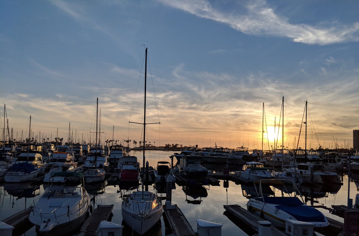 BradOstrander's tweet photo. Prom view. Gross. #IDEACenterHS #ClassOf2018 @IDEACenterHS https://t.co/hhx8DHvbkU