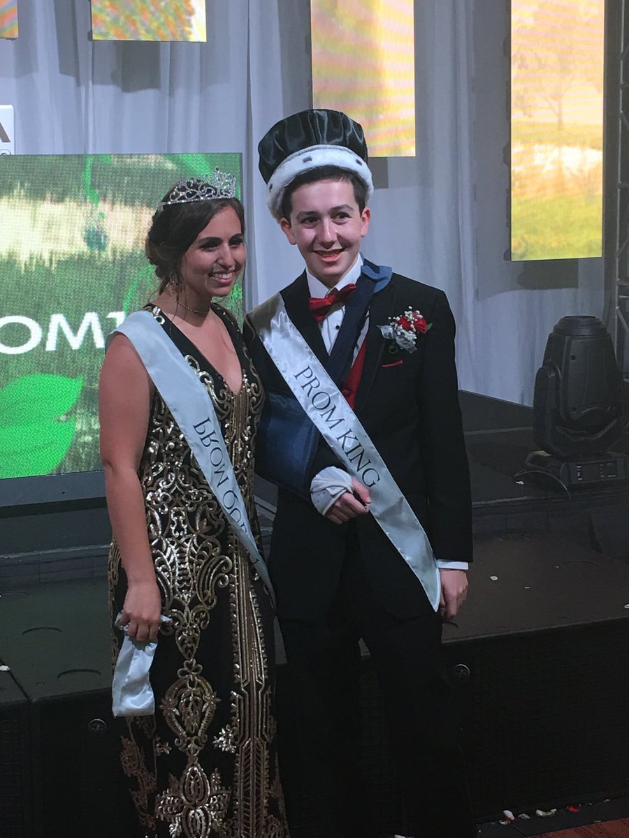 Ty_Thompson71's tweet photo. #msdprom18 https://t.co/ZiIY2EOTHe