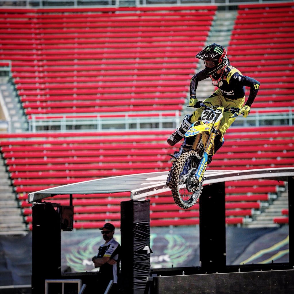 HEP_motorsports's tweet photo. Soubeyras 17th overall after qualifiers π₯π @suzukicycles @NutUpIndustries @AMPTires #RmArmy #thisismoto #dropthatgate #supercrosslive #sxonfox https://t.co/X7tl1ddZgS