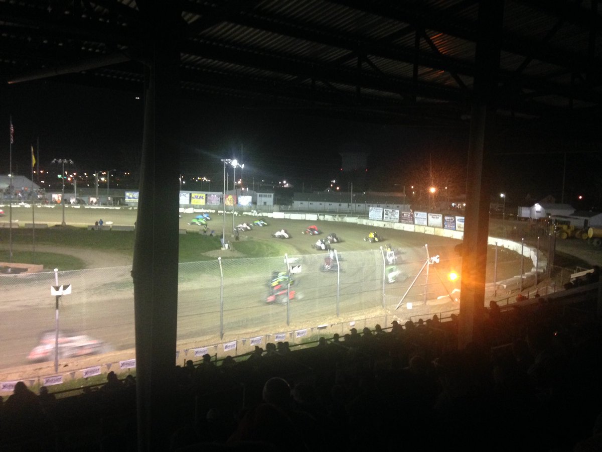 redmenraceway's tweet photo. Yes! More sprint cars! @BOSSsprints at @FremontSpeedway #OpenWheelShootout https://t.co/pWewtf7khn